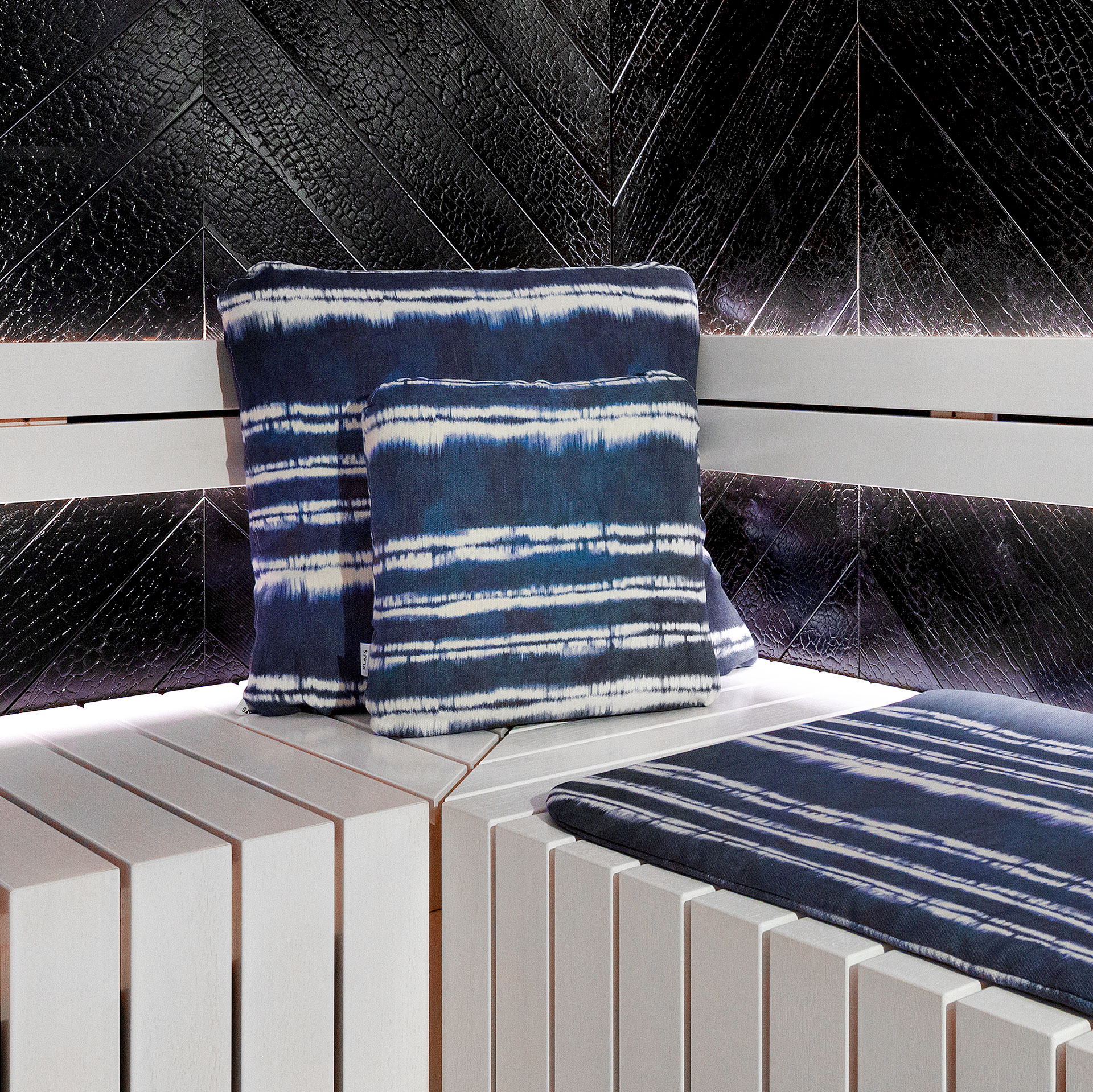 SAUNAKISSEN MOLLIS® GESA S mit Bezug – Design by Gesa Hansen