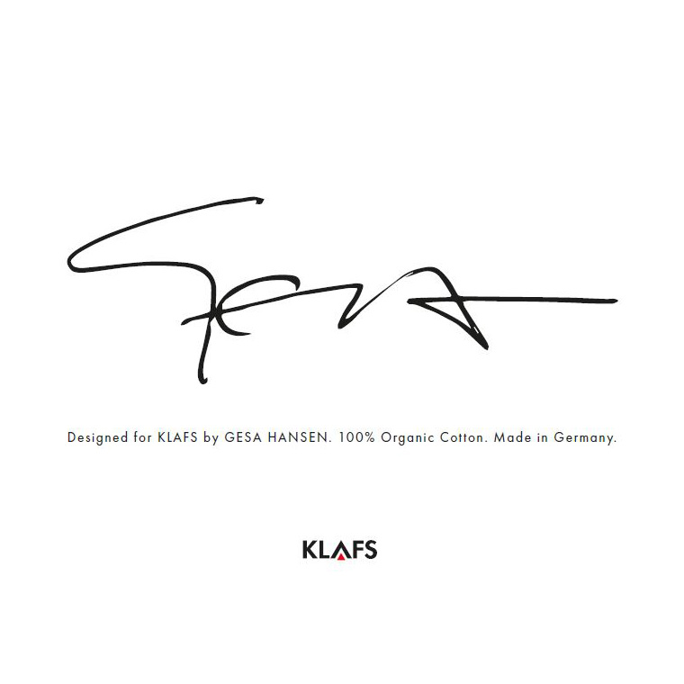 Signatur, gestaltet, weiße Fläche. Text: Designed for KLAFS by GESA HANSEN. 100% Organic Cotton. Made in Germany.