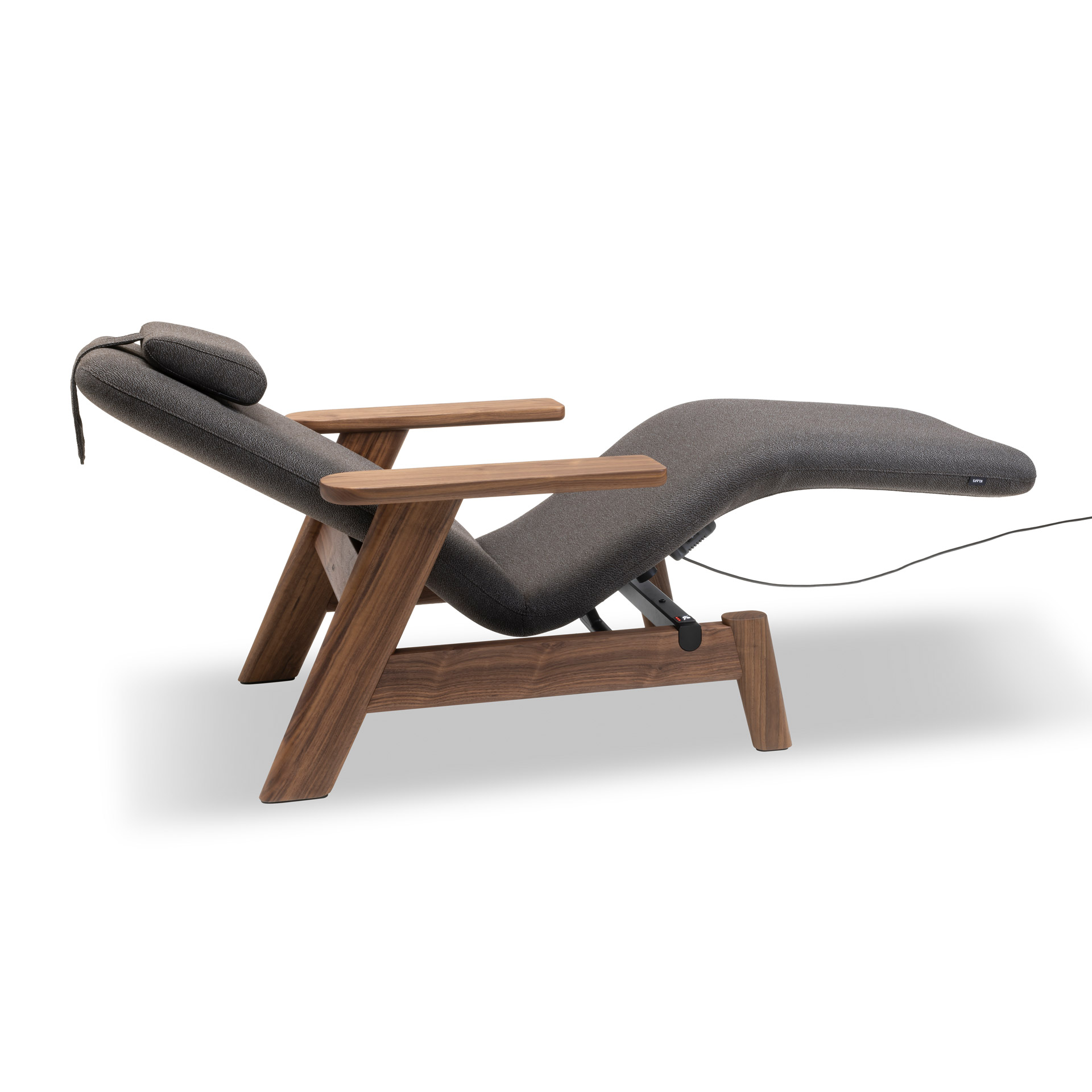 Wellnessliege SOMRA (beheizt) Nussbaum – Design by Sebastian Herkner