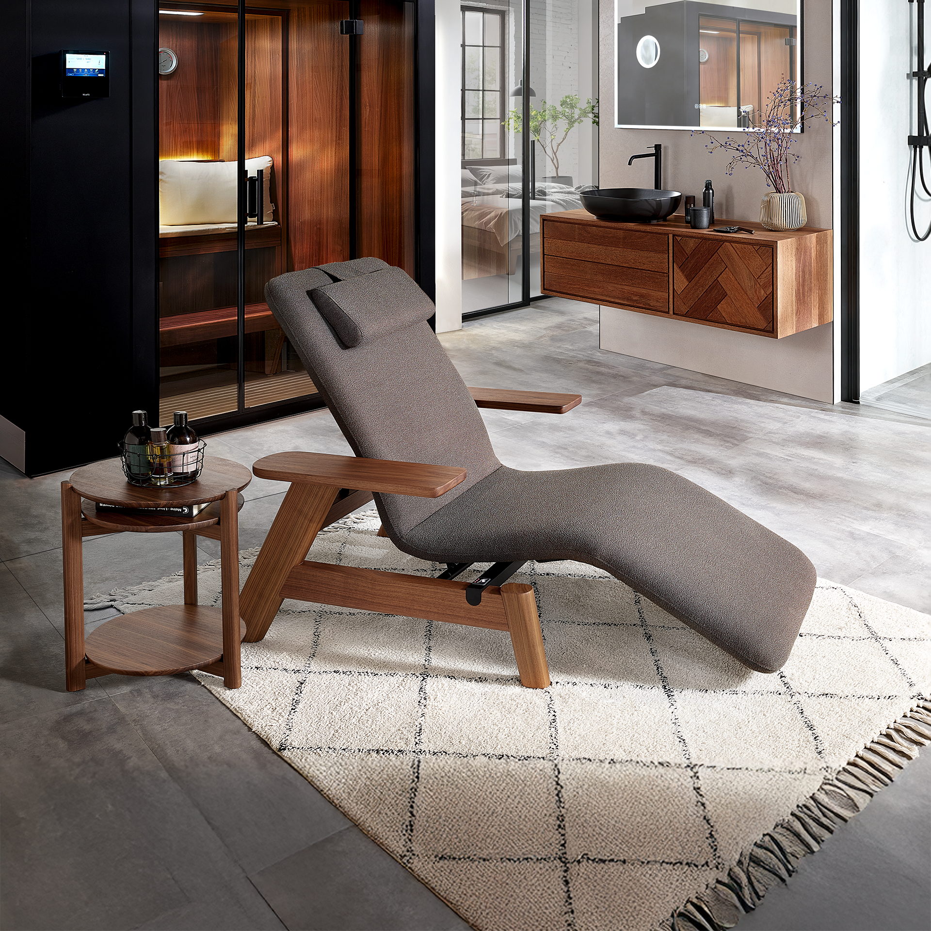 Wellnessliege SOMRA (beheizt) Nussbaum – Design by Sebastian Herkner