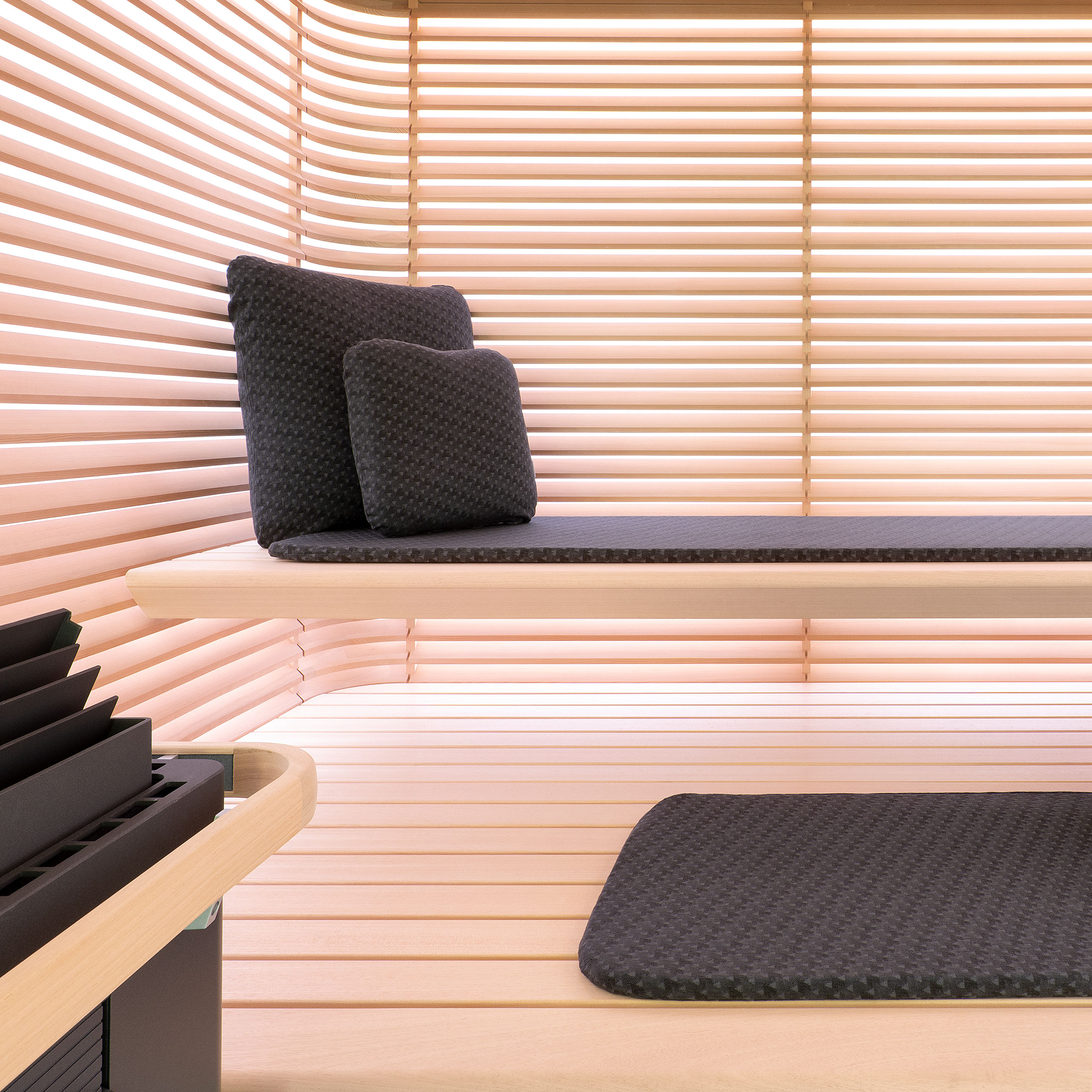 Saunakissen MOLLIS® L mit Bezug – NOOA Anthrazit