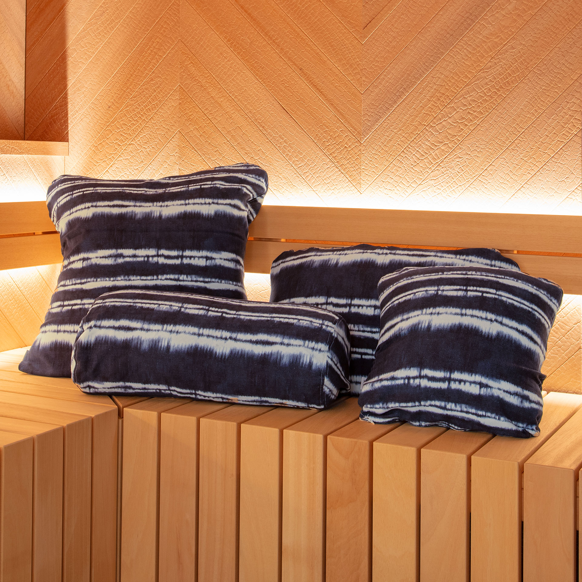 SAUNAKISSEN MOLLIS® GESA S mit Bezug – Design by Gesa Hansen