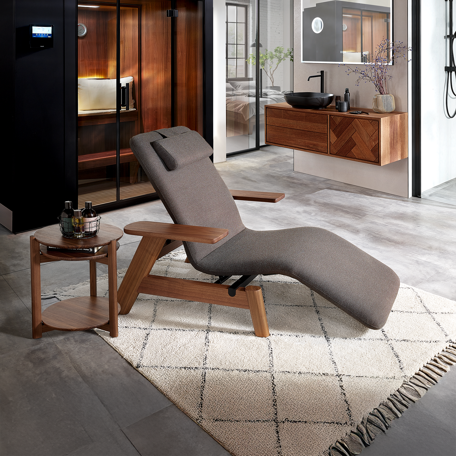 Wellnessliege SOMRA (unbeheizt) Nussbaum – Design by Sebastian Herkner